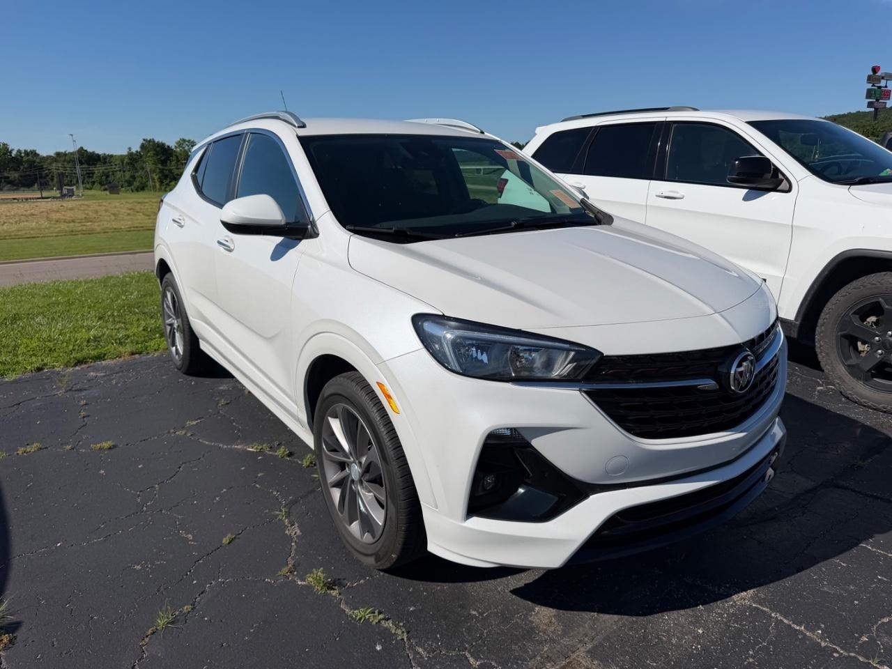 Buick Encore GX Vehicle Full-screen Gallery Image 02