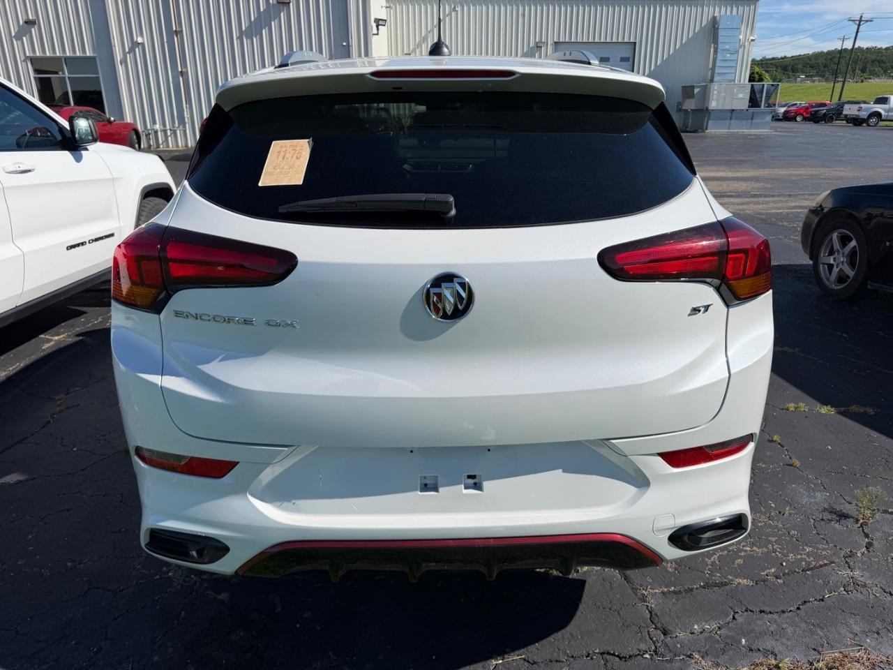 Buick Encore GX Vehicle Full-screen Gallery Image 03