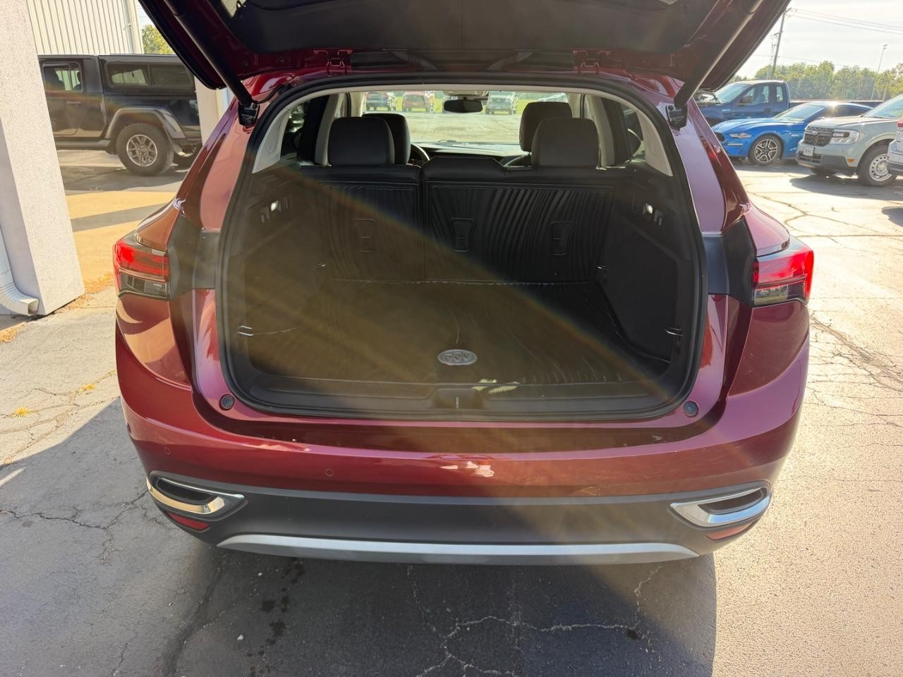 Buick Envision Vehicle Full-screen Gallery Image 05