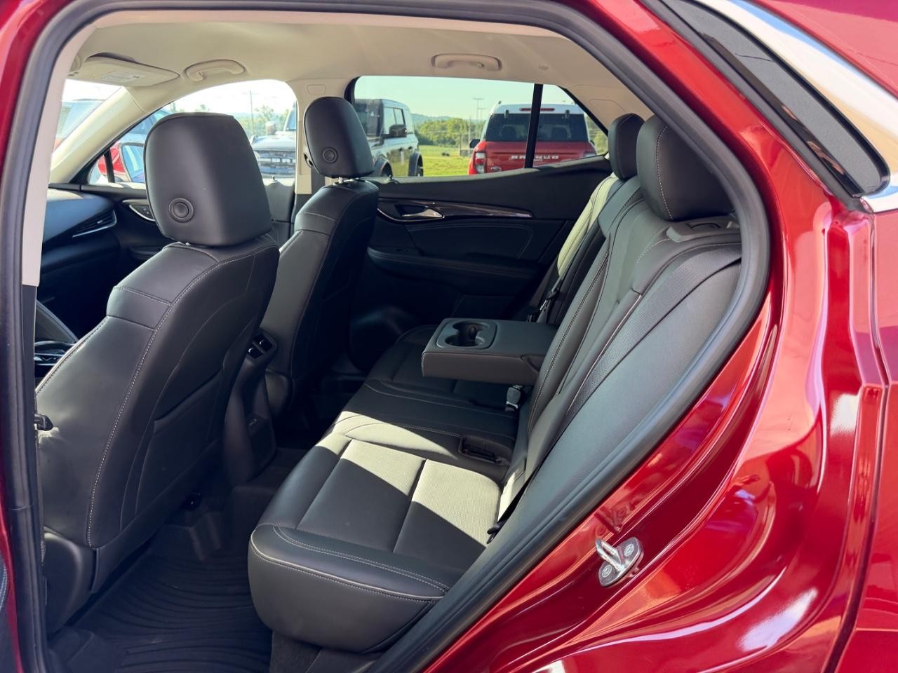 Buick Envision Vehicle Full-screen Gallery Image 10