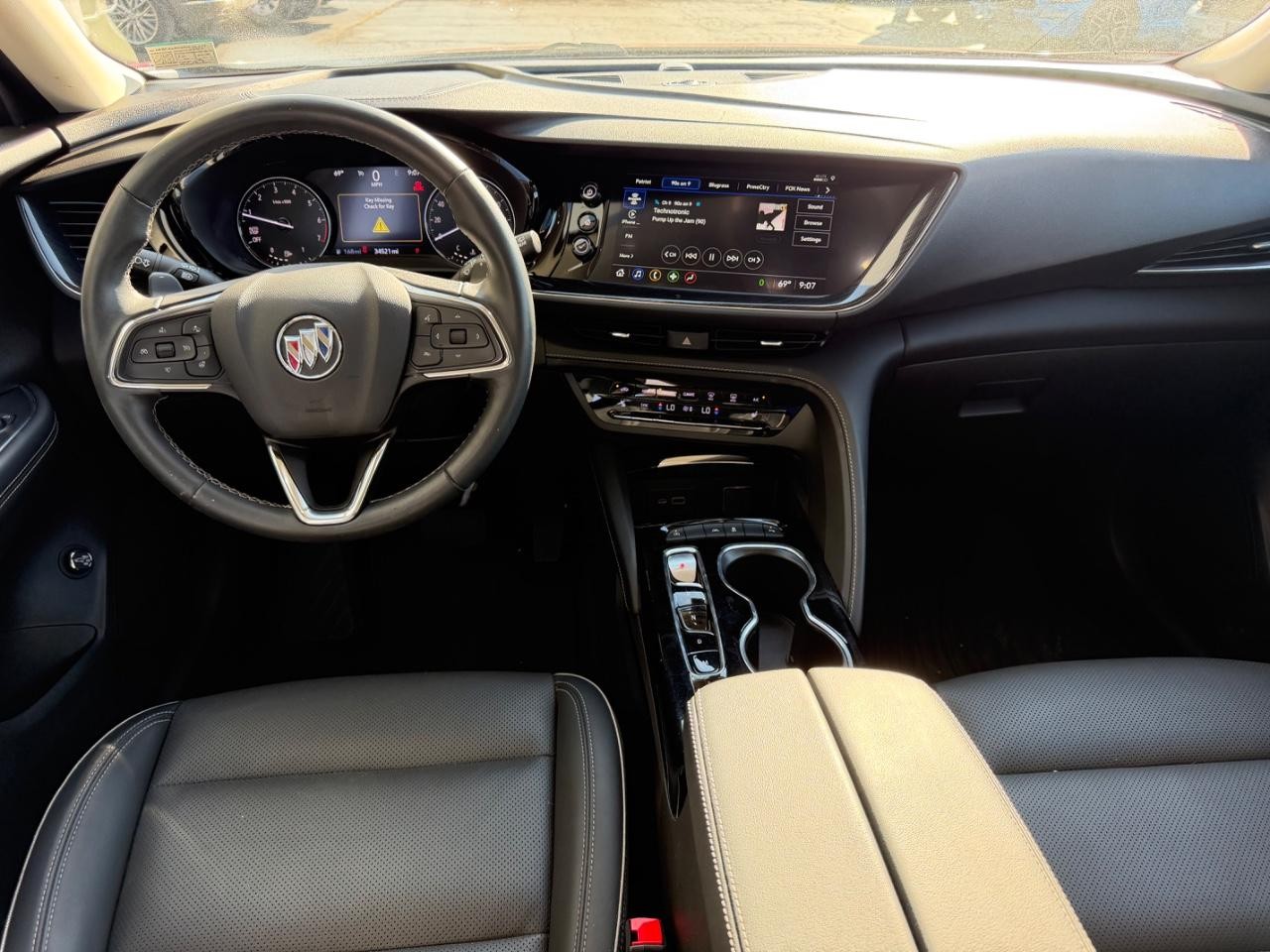 Buick Envision Vehicle Full-screen Gallery Image 11