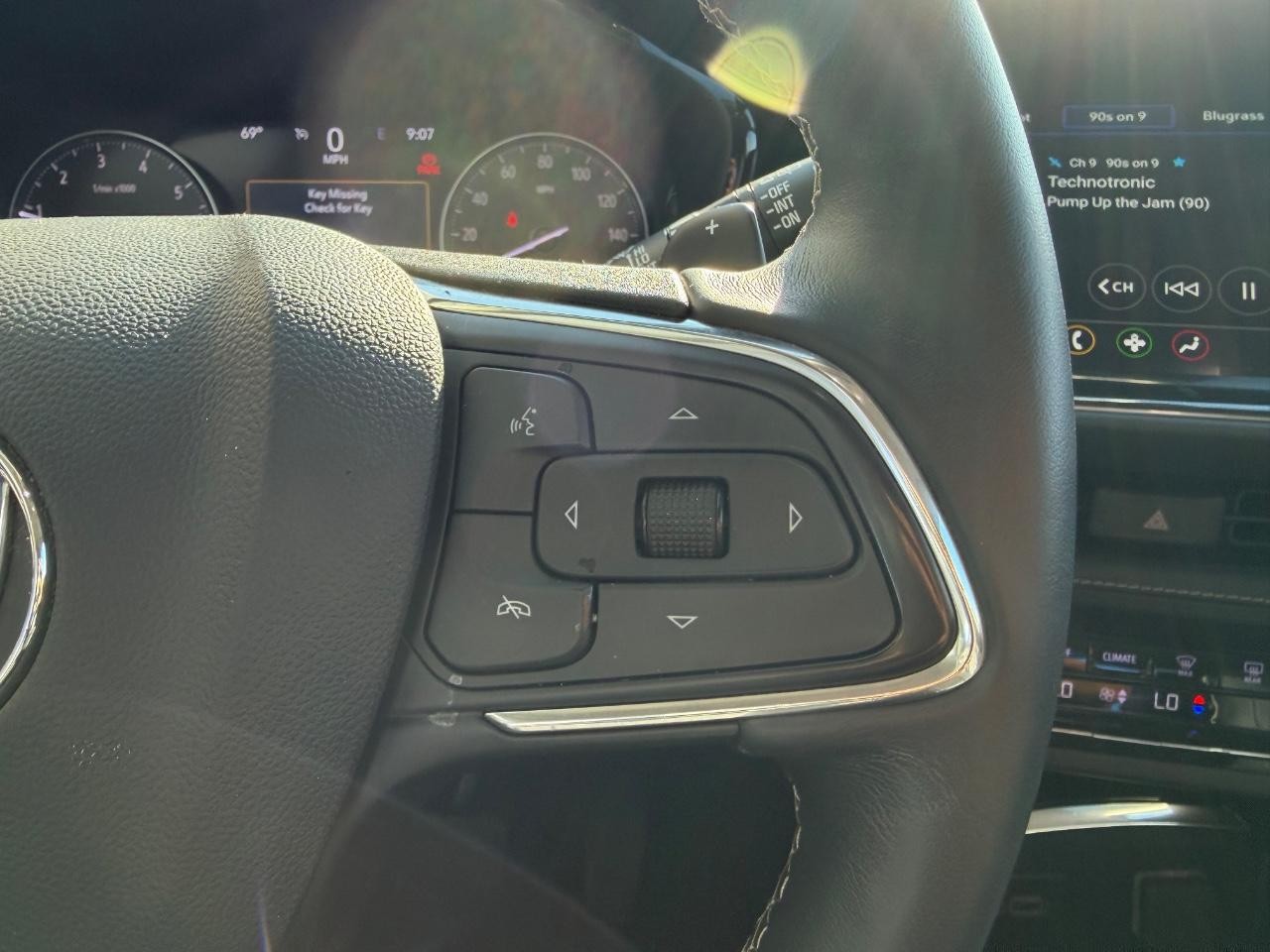 Buick Envision Vehicle Full-screen Gallery Image 14