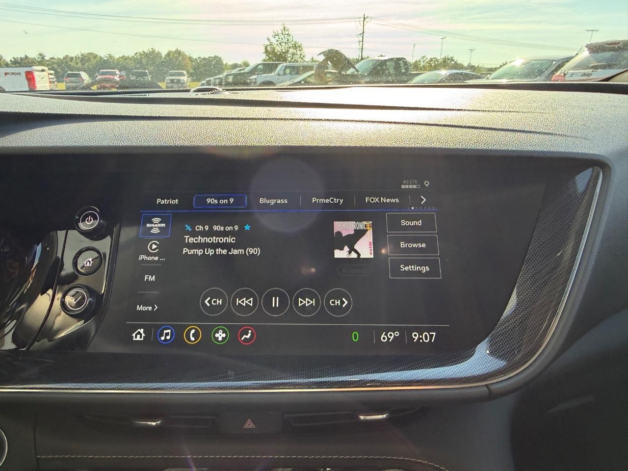 Buick Envision Vehicle Full-screen Gallery Image 15