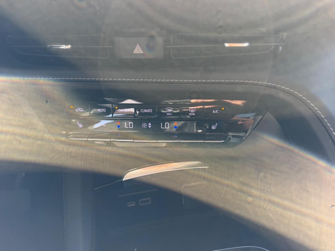 Buick Envision Vehicle Full-screen Gallery Image 16