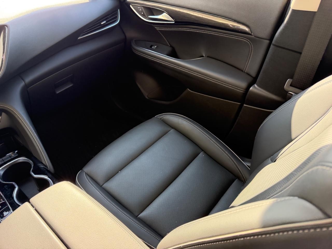 Buick Envision Vehicle Full-screen Gallery Image 18