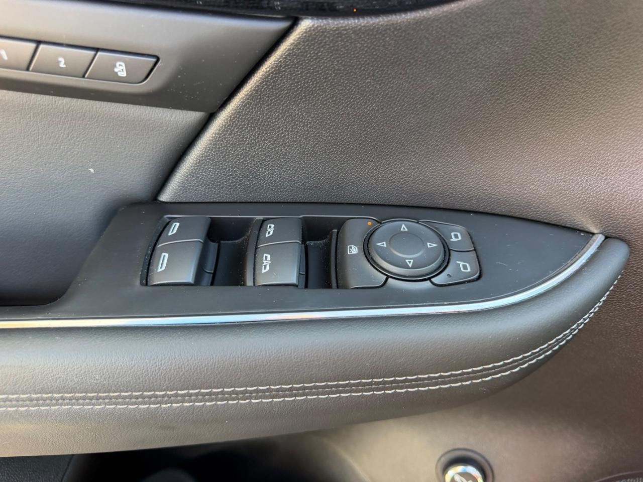 Buick Envision Vehicle Full-screen Gallery Image 19
