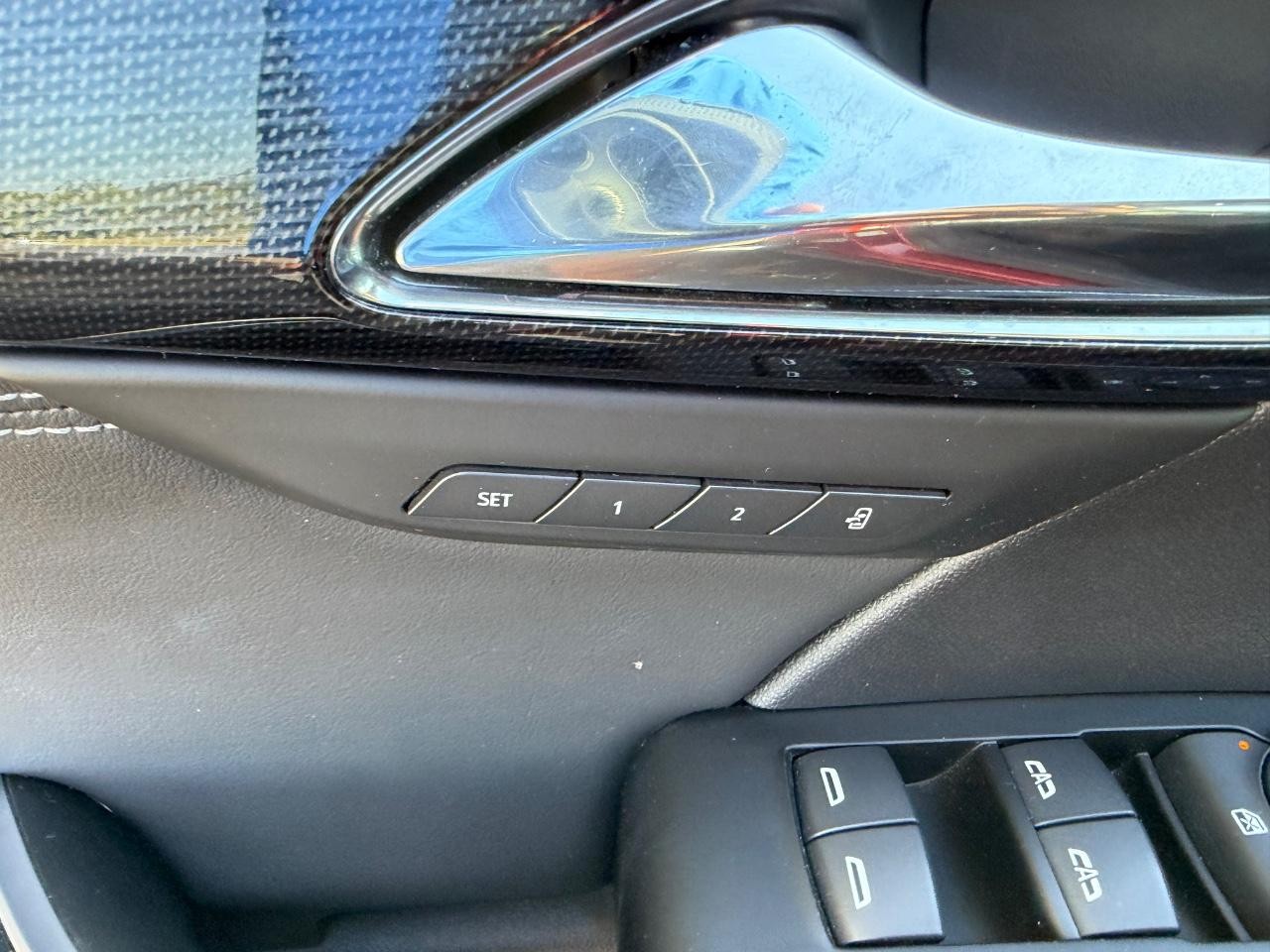 Buick Envision Vehicle Full-screen Gallery Image 20