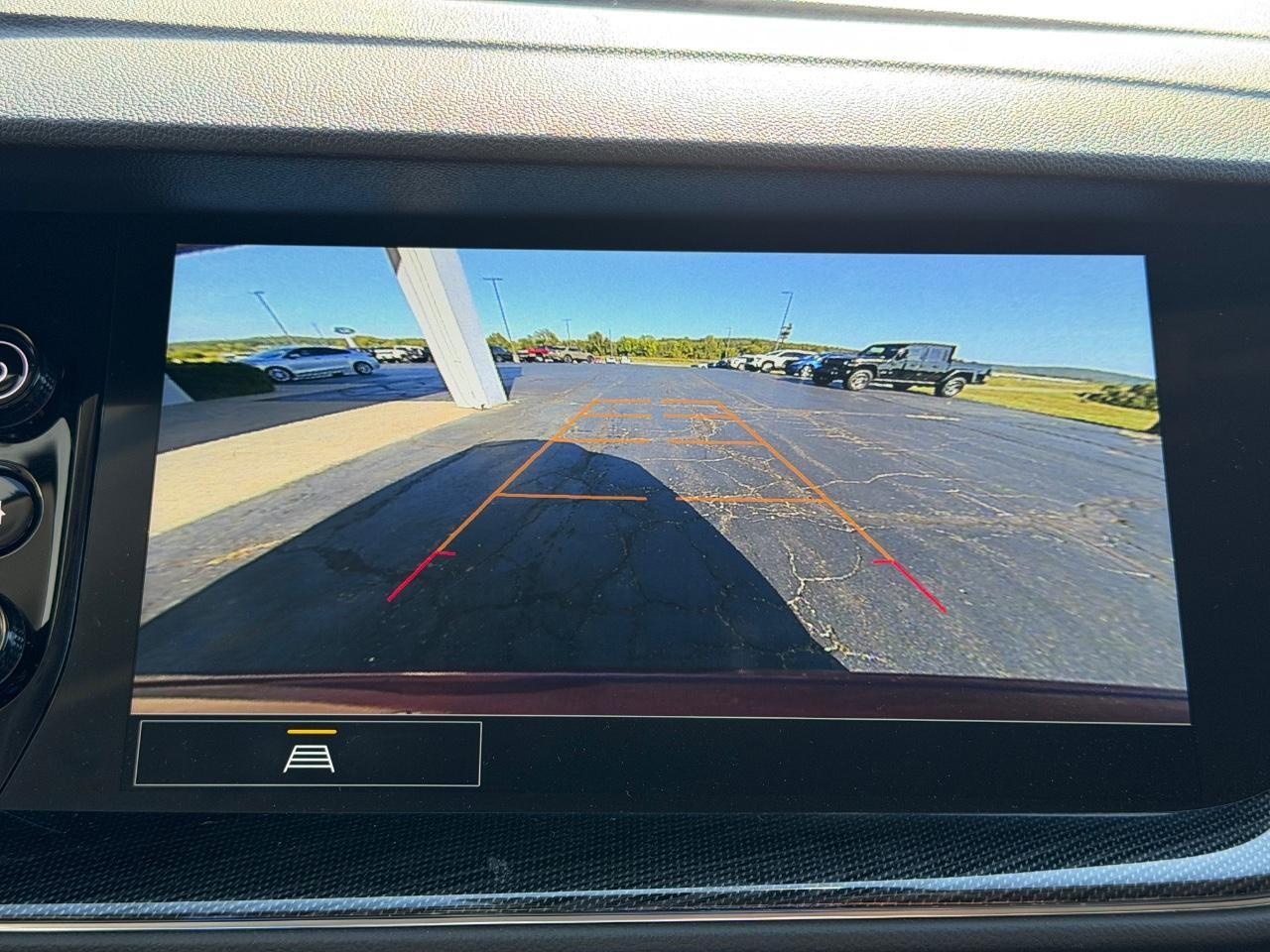 Buick Envision Vehicle Full-screen Gallery Image 23