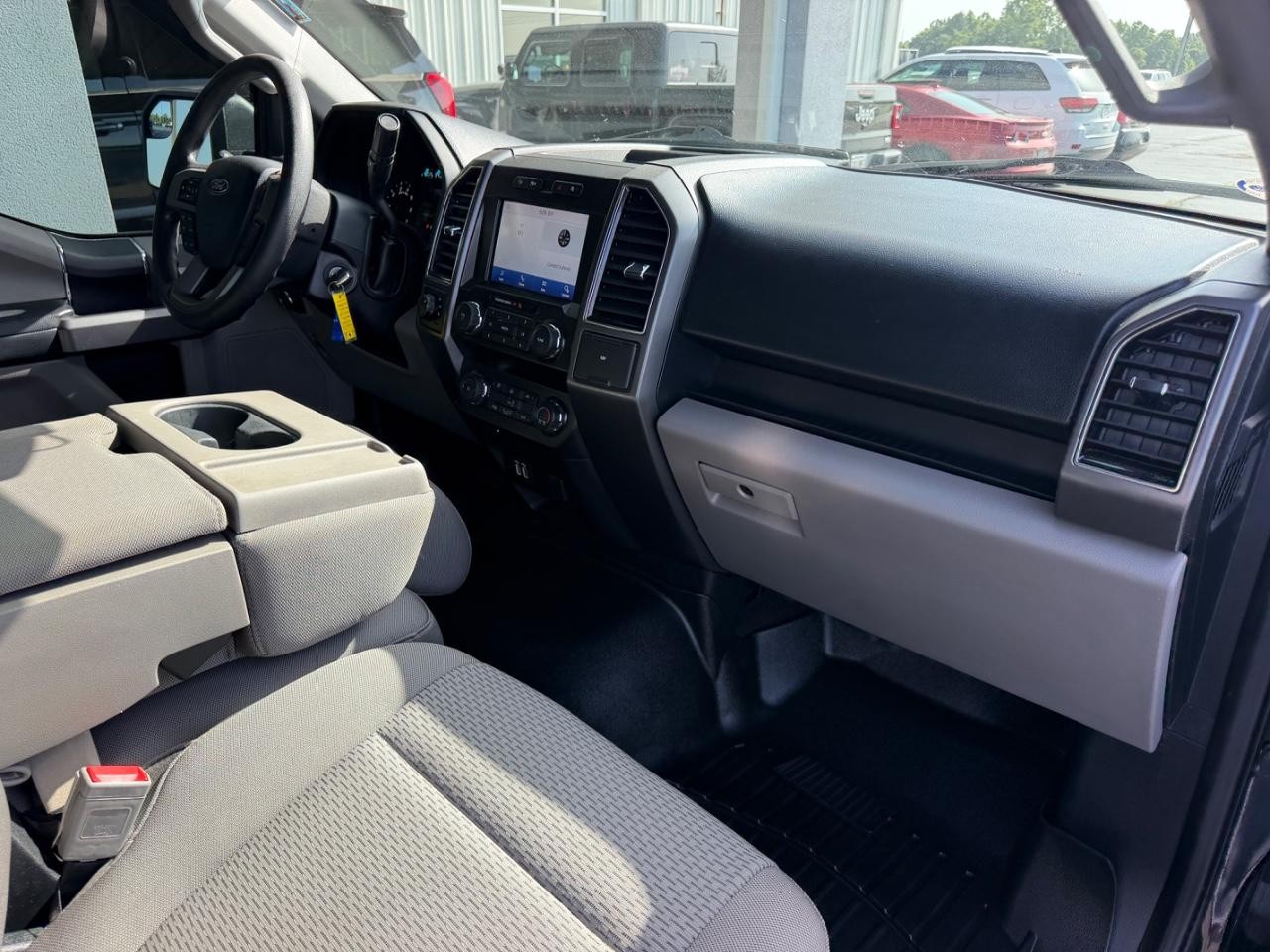 Ford F-150 Vehicle Full-screen Gallery Image 09