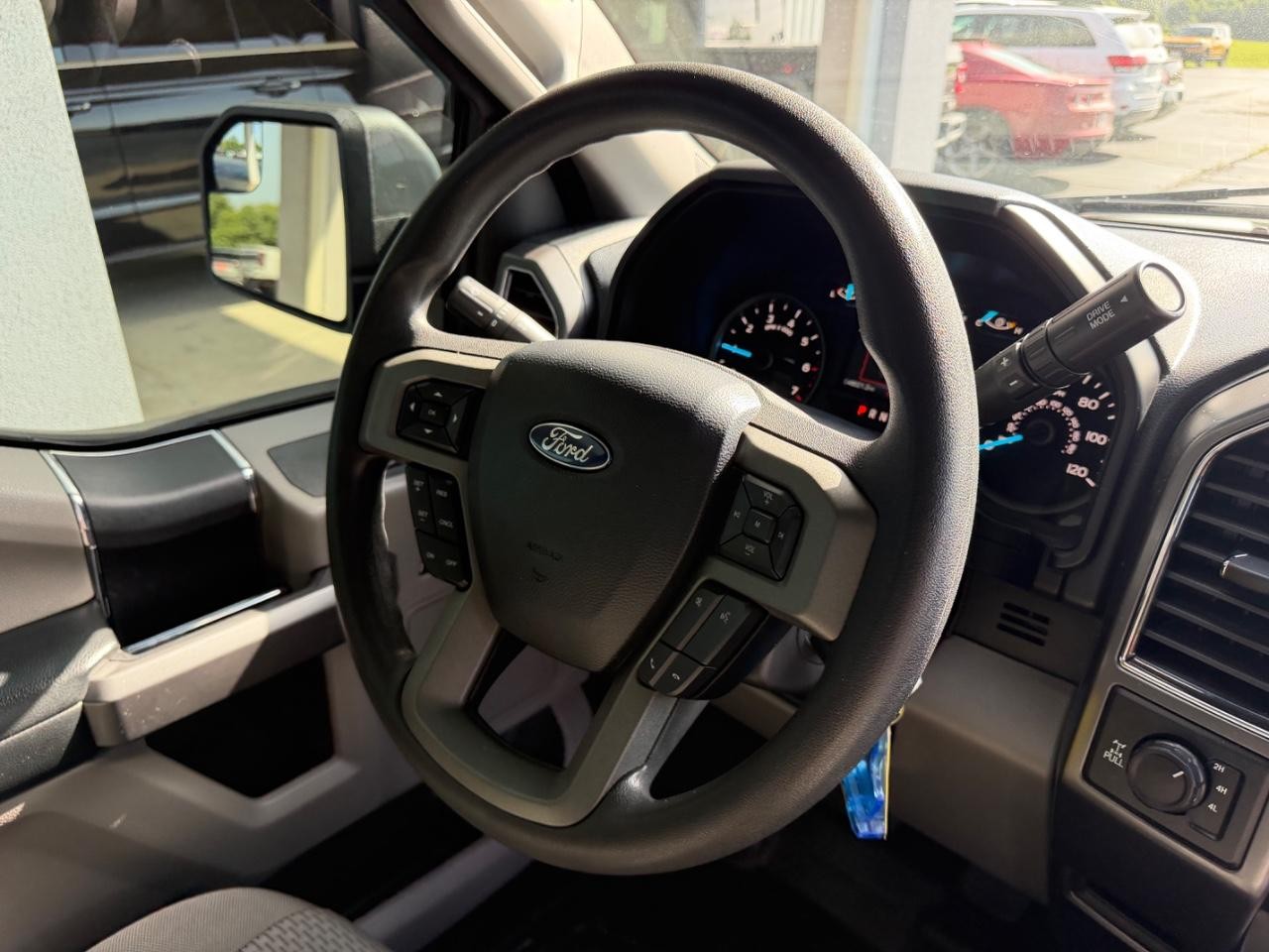 Ford F-150 Vehicle Full-screen Gallery Image 10