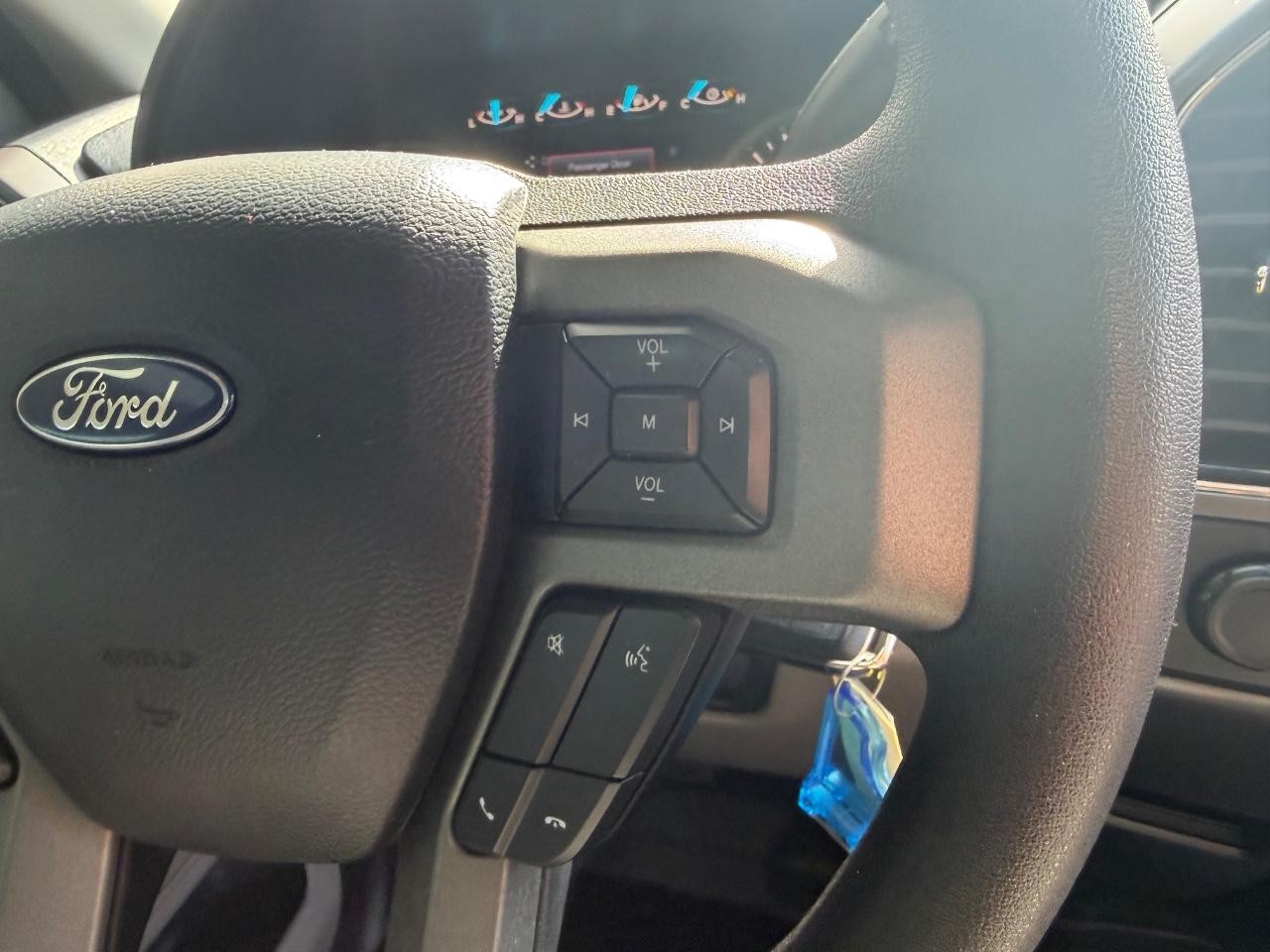 Ford F-150 Vehicle Full-screen Gallery Image 12