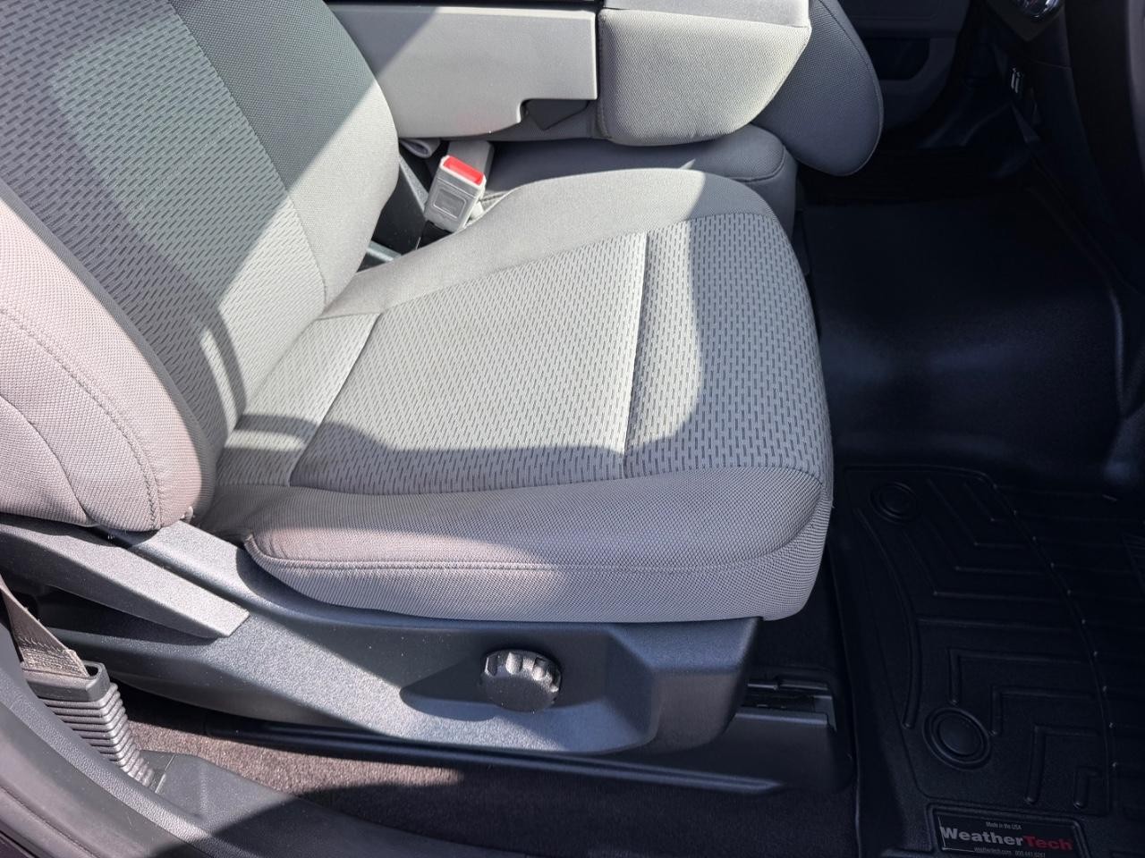 Ford F-150 Vehicle Full-screen Gallery Image 15