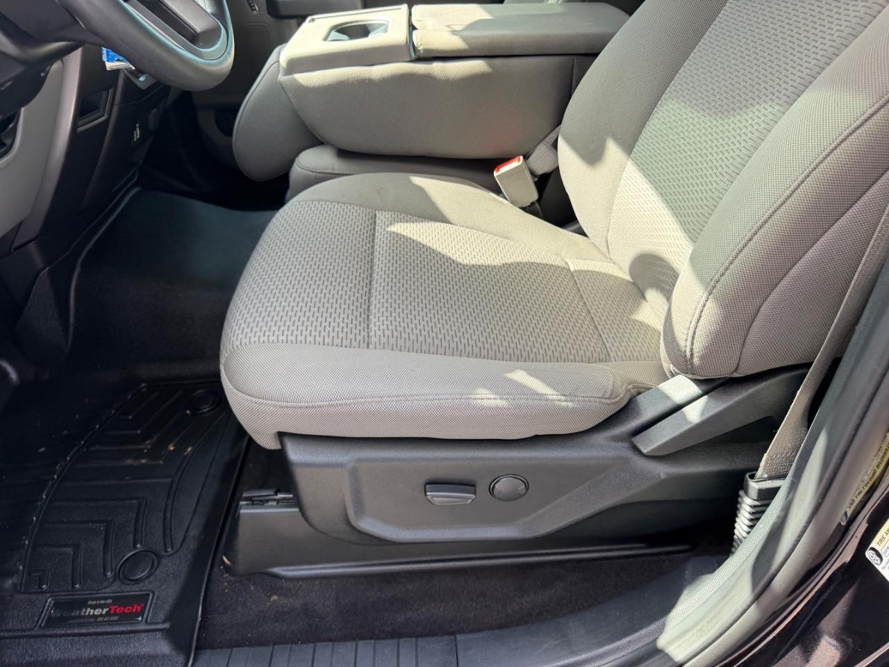 Ford F-150 Vehicle Full-screen Gallery Image 17