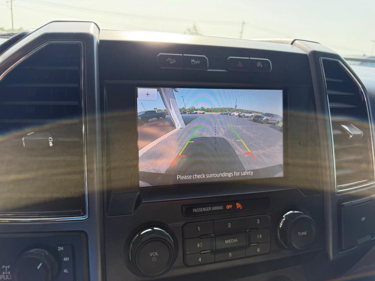 Ford F-150 Vehicle Full-screen Gallery Image 19