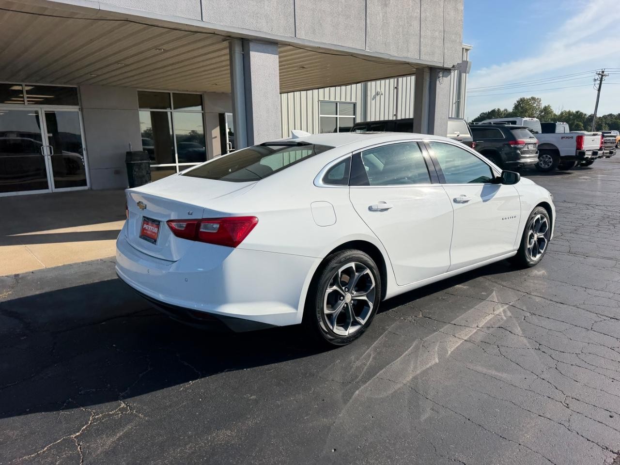 Chevrolet Malibu Vehicle Full-screen Gallery Image 03