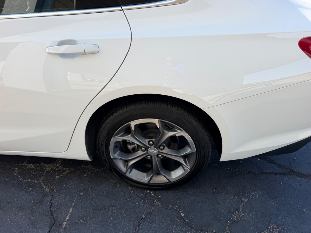 Chevrolet Malibu Vehicle Full-screen Gallery Image 06