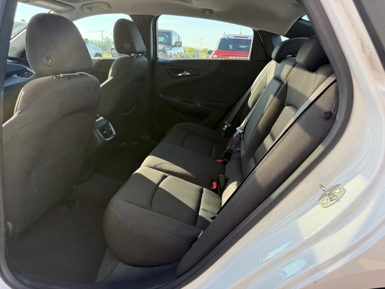 Chevrolet Malibu Vehicle Full-screen Gallery Image 09
