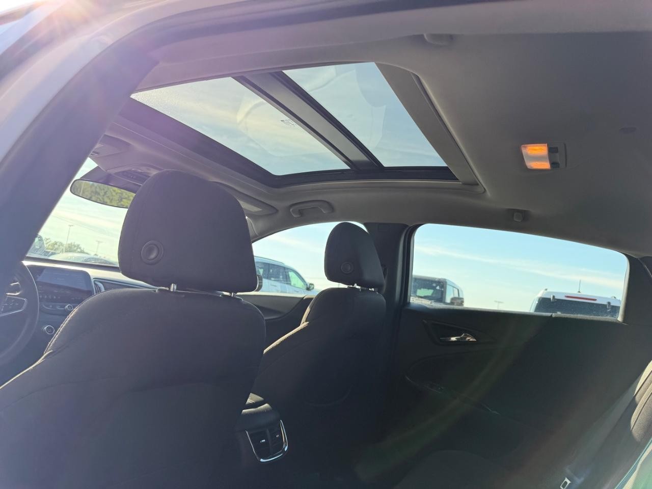 Chevrolet Malibu Vehicle Full-screen Gallery Image 10