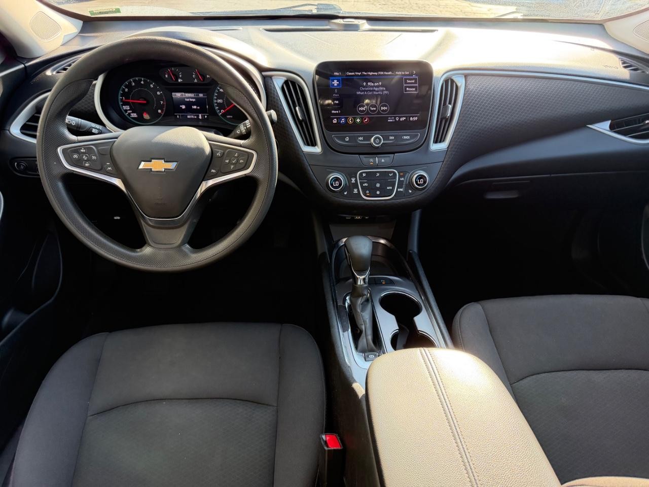 Chevrolet Malibu Vehicle Full-screen Gallery Image 11
