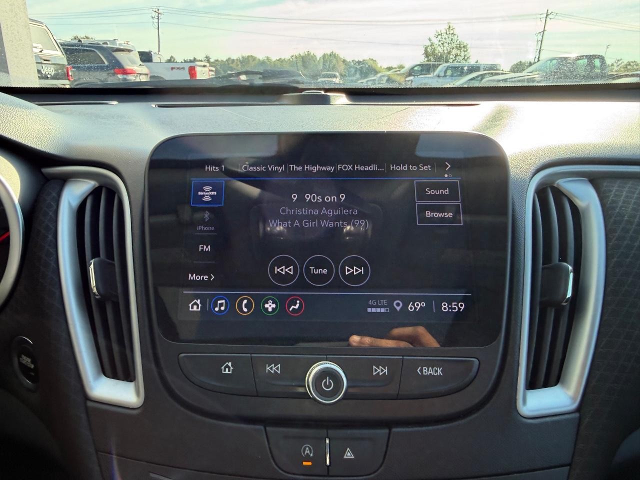 Chevrolet Malibu Vehicle Full-screen Gallery Image 15