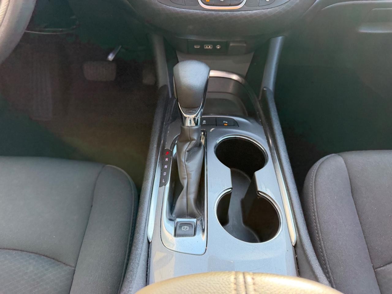 Chevrolet Malibu Vehicle Full-screen Gallery Image 17