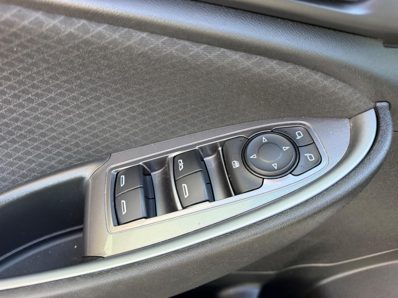 Chevrolet Malibu Vehicle Full-screen Gallery Image 19
