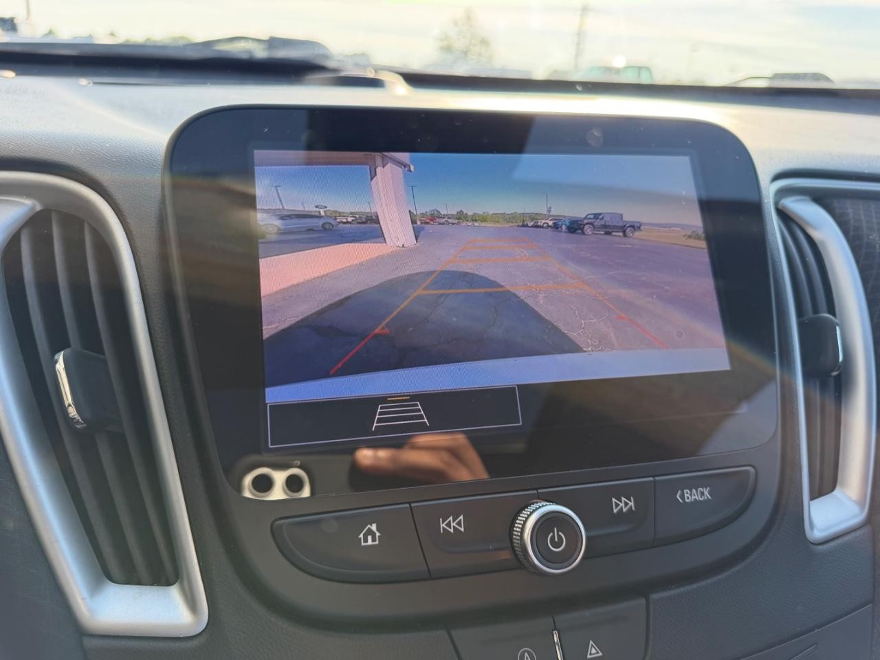 Chevrolet Malibu Vehicle Full-screen Gallery Image 22
