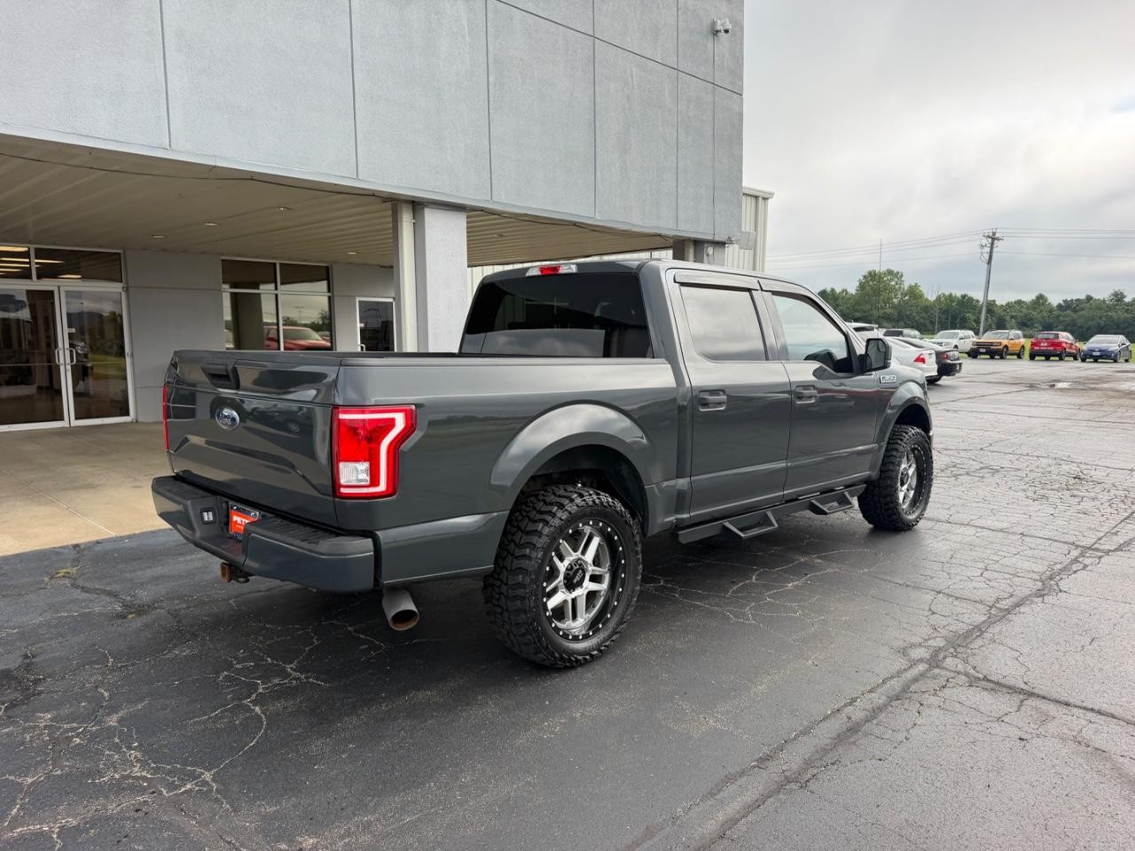 Ford F-150 Vehicle Full-screen Gallery Image 03