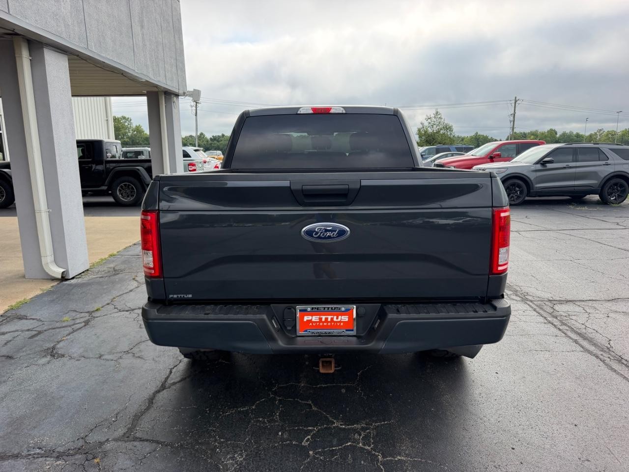 Ford F-150 Vehicle Full-screen Gallery Image 04