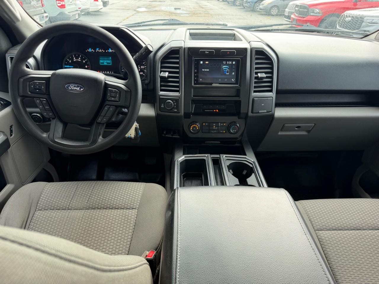 Ford F-150 Vehicle Full-screen Gallery Image 10