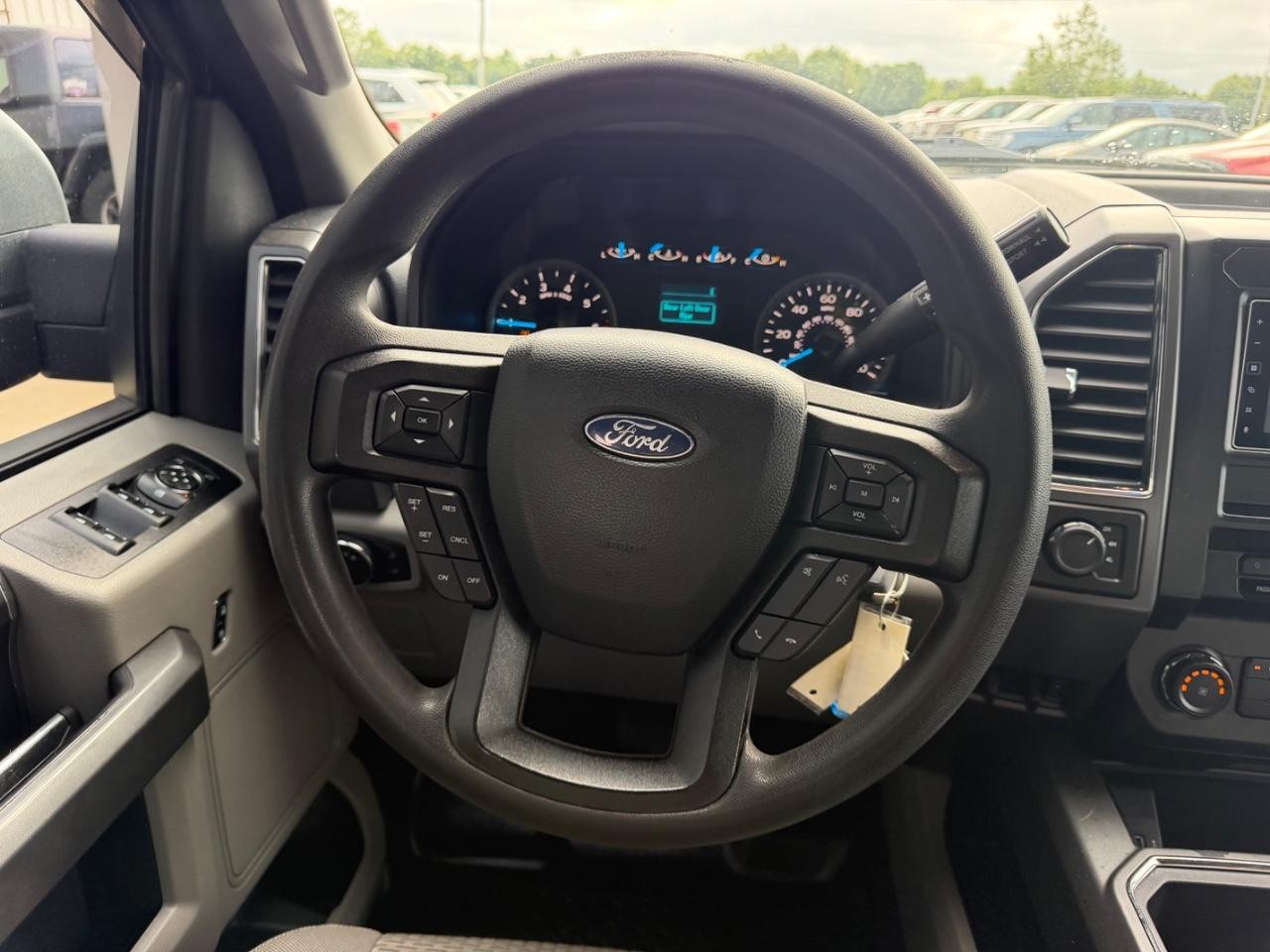 Ford F-150 Vehicle Full-screen Gallery Image 11