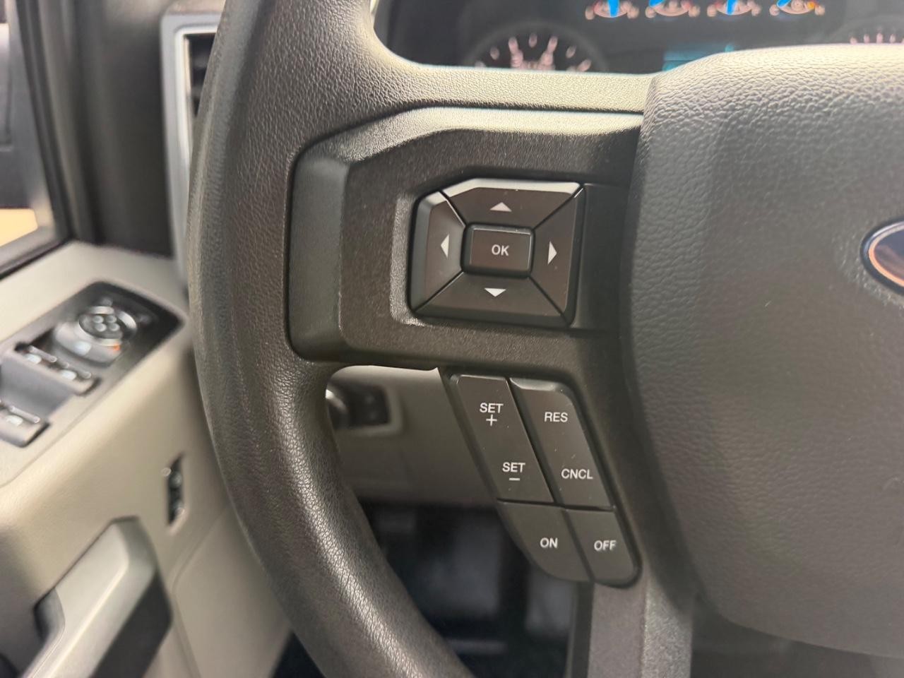 Ford F-150 Vehicle Full-screen Gallery Image 12
