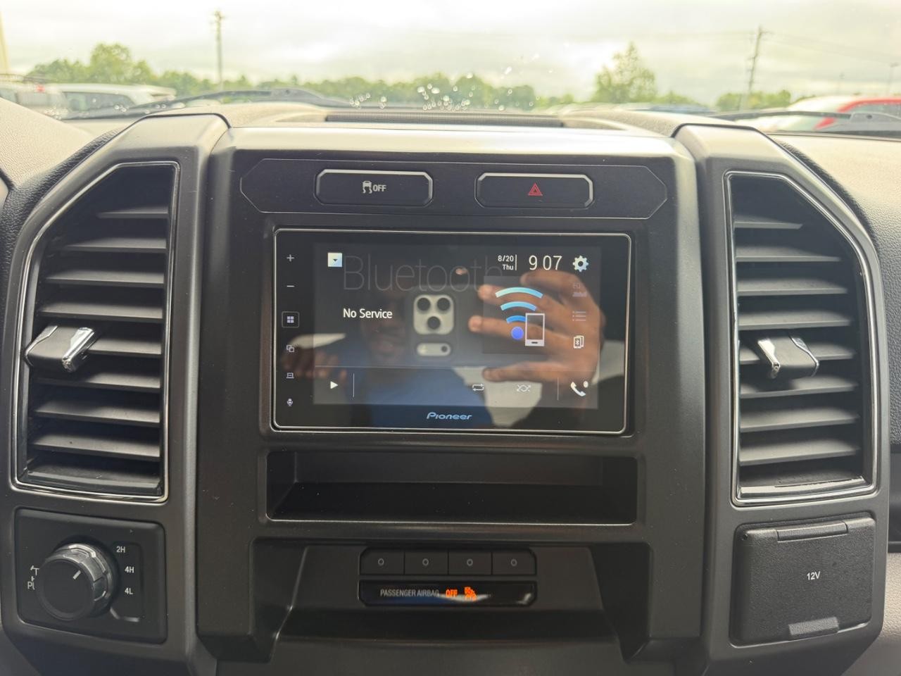 Ford F-150 Vehicle Full-screen Gallery Image 14