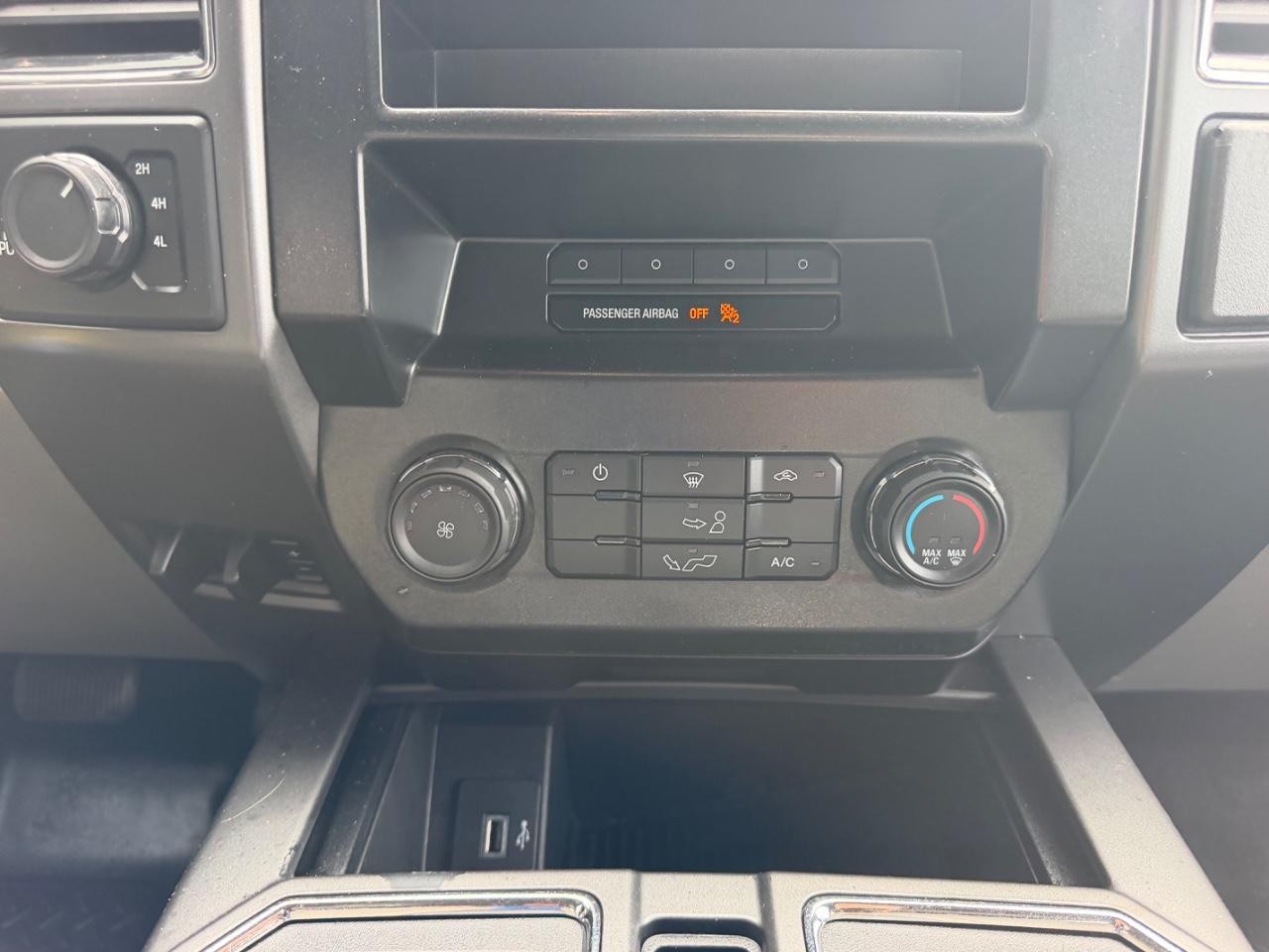 Ford F-150 Vehicle Full-screen Gallery Image 15