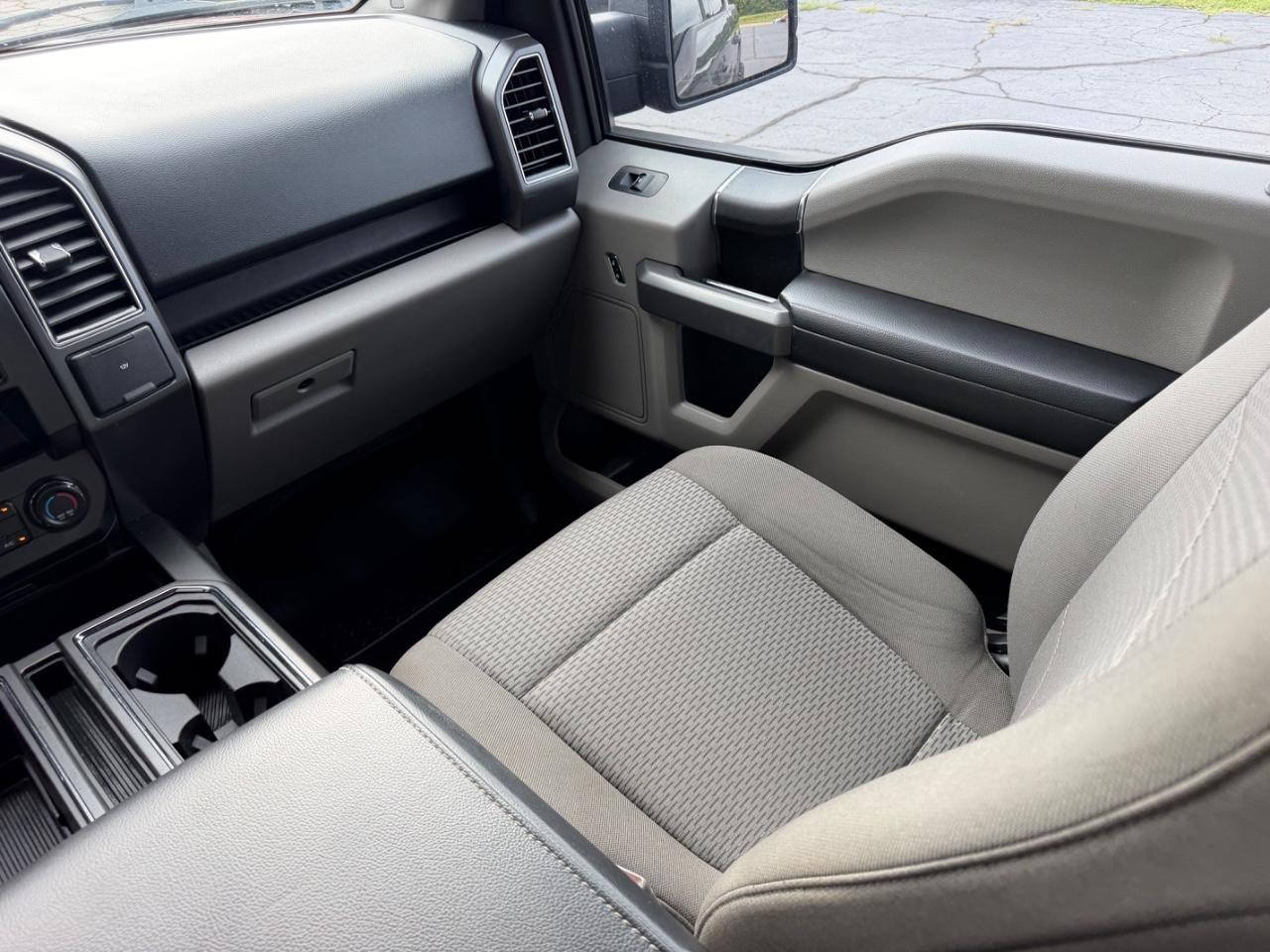 Ford F-150 Vehicle Full-screen Gallery Image 16