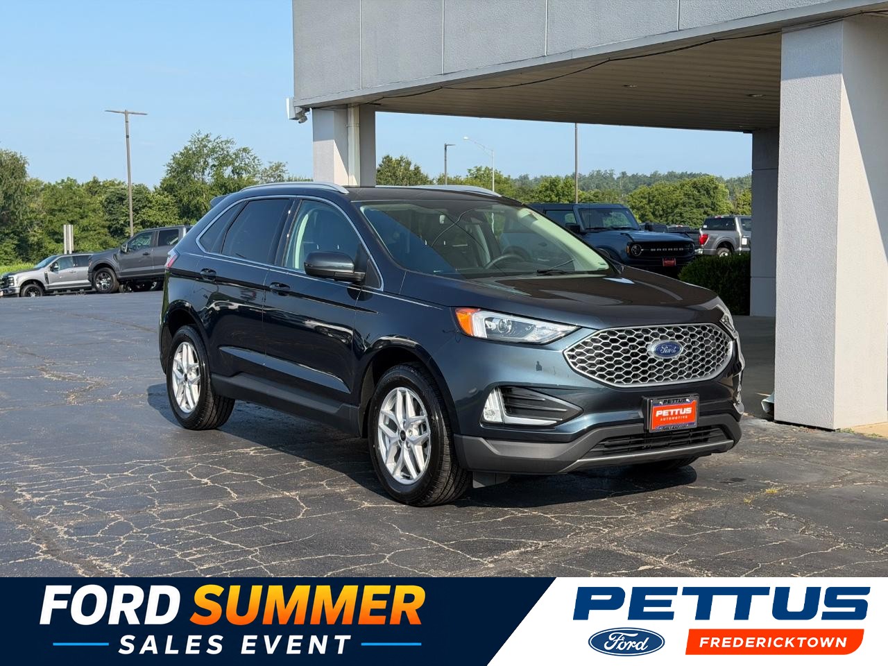 Ford Edge Vehicle Full-screen Gallery Image 01