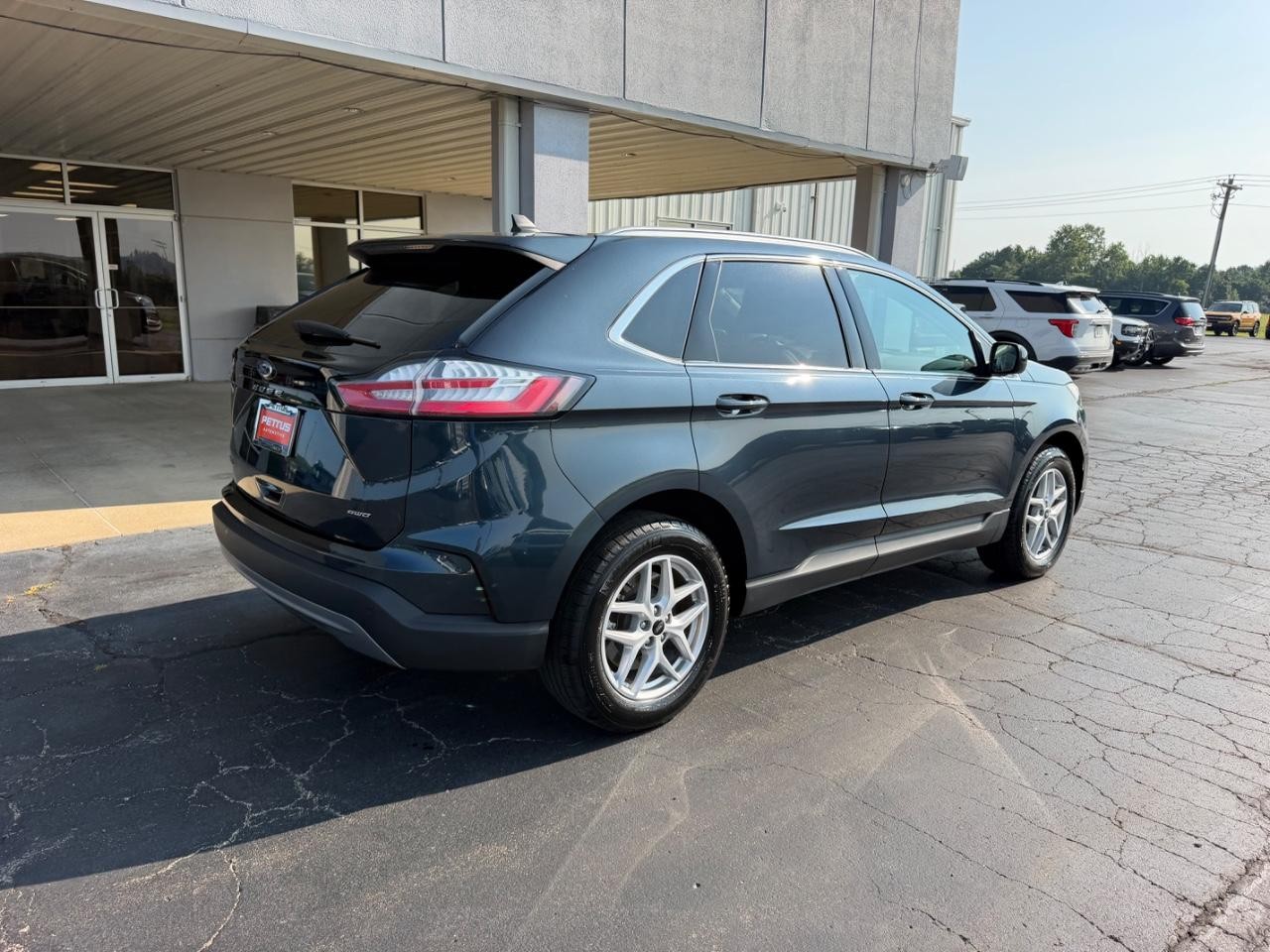 Ford Edge Vehicle Full-screen Gallery Image 03