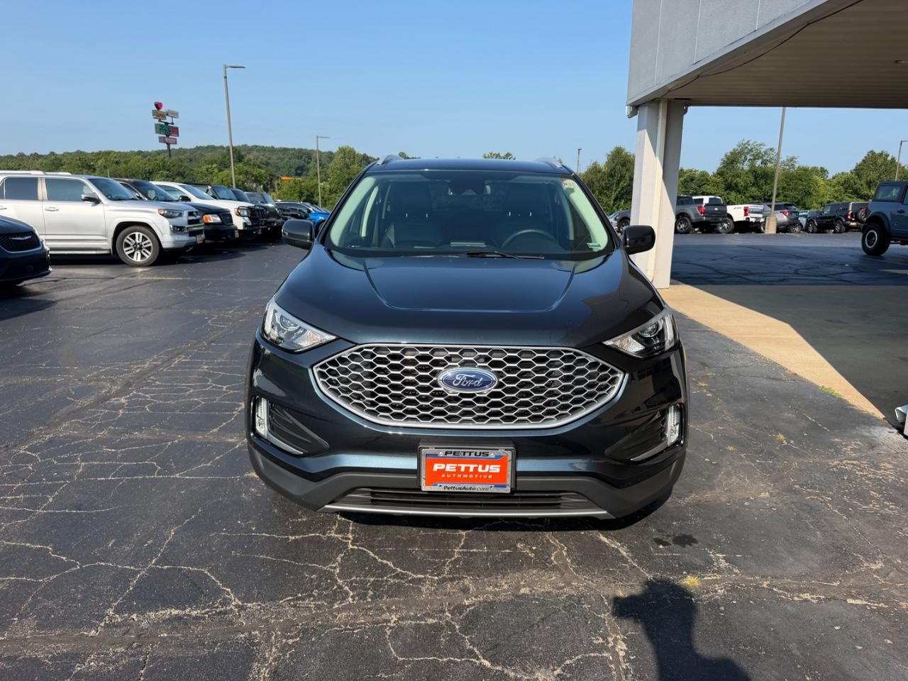 Ford Edge Vehicle Full-screen Gallery Image 09