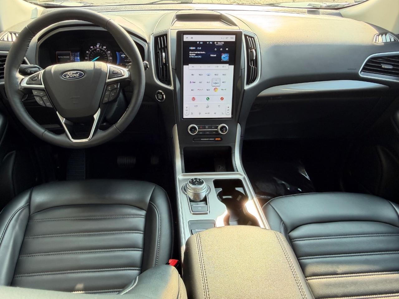Ford Edge Vehicle Full-screen Gallery Image 11