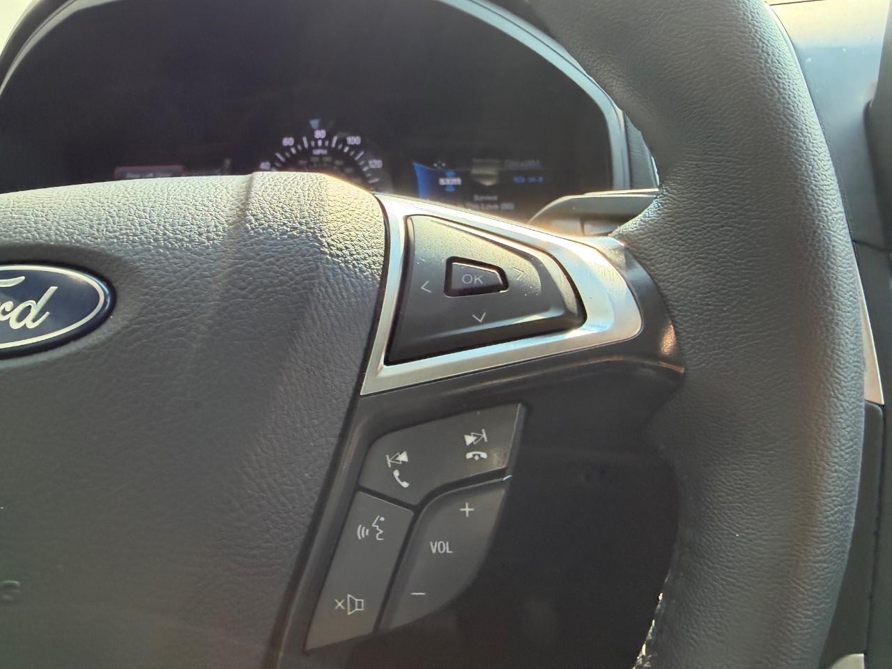 Ford Edge Vehicle Full-screen Gallery Image 14
