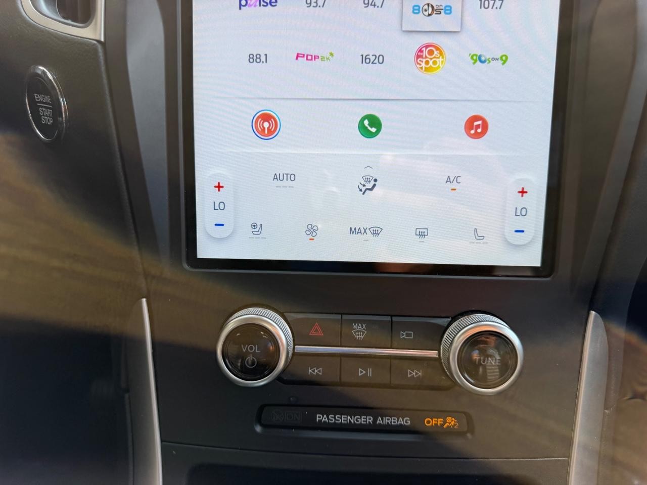 Ford Edge Vehicle Full-screen Gallery Image 16