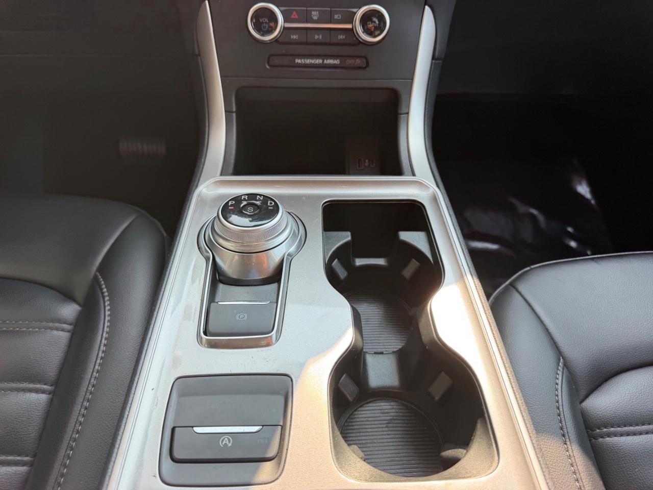 Ford Edge Vehicle Full-screen Gallery Image 17