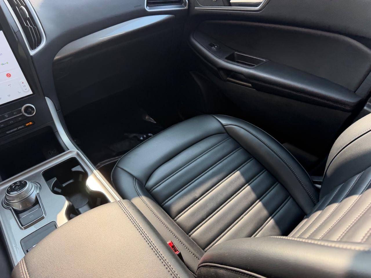 Ford Edge Vehicle Full-screen Gallery Image 18