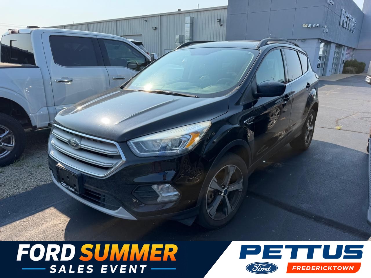 Ford Escape Vehicle Full-screen Gallery Image 01