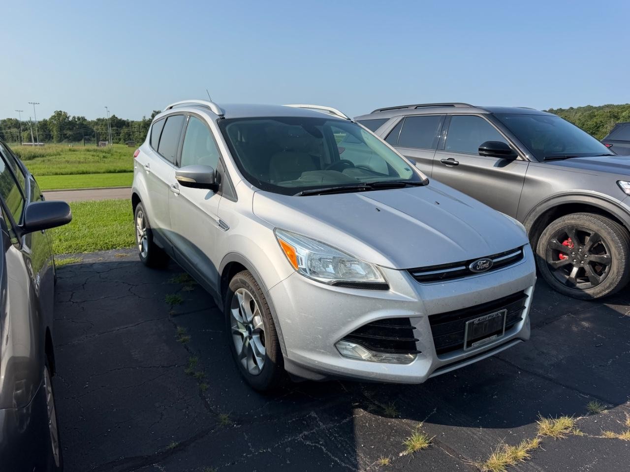 Ford Escape Vehicle Full-screen Gallery Image 02