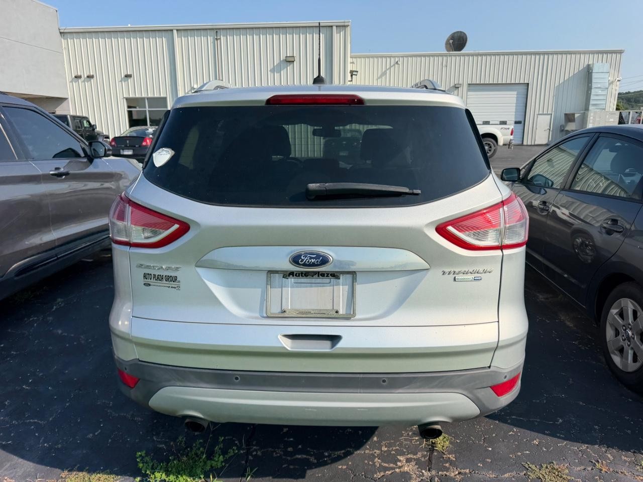 Ford Escape Vehicle Full-screen Gallery Image 03
