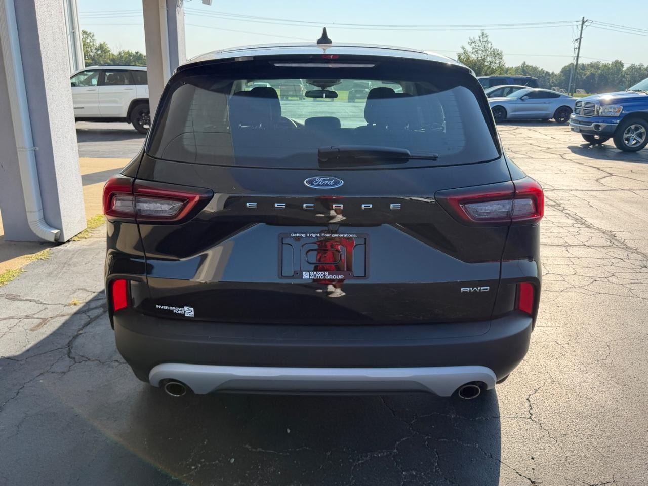 Ford Escape Vehicle Full-screen Gallery Image 04