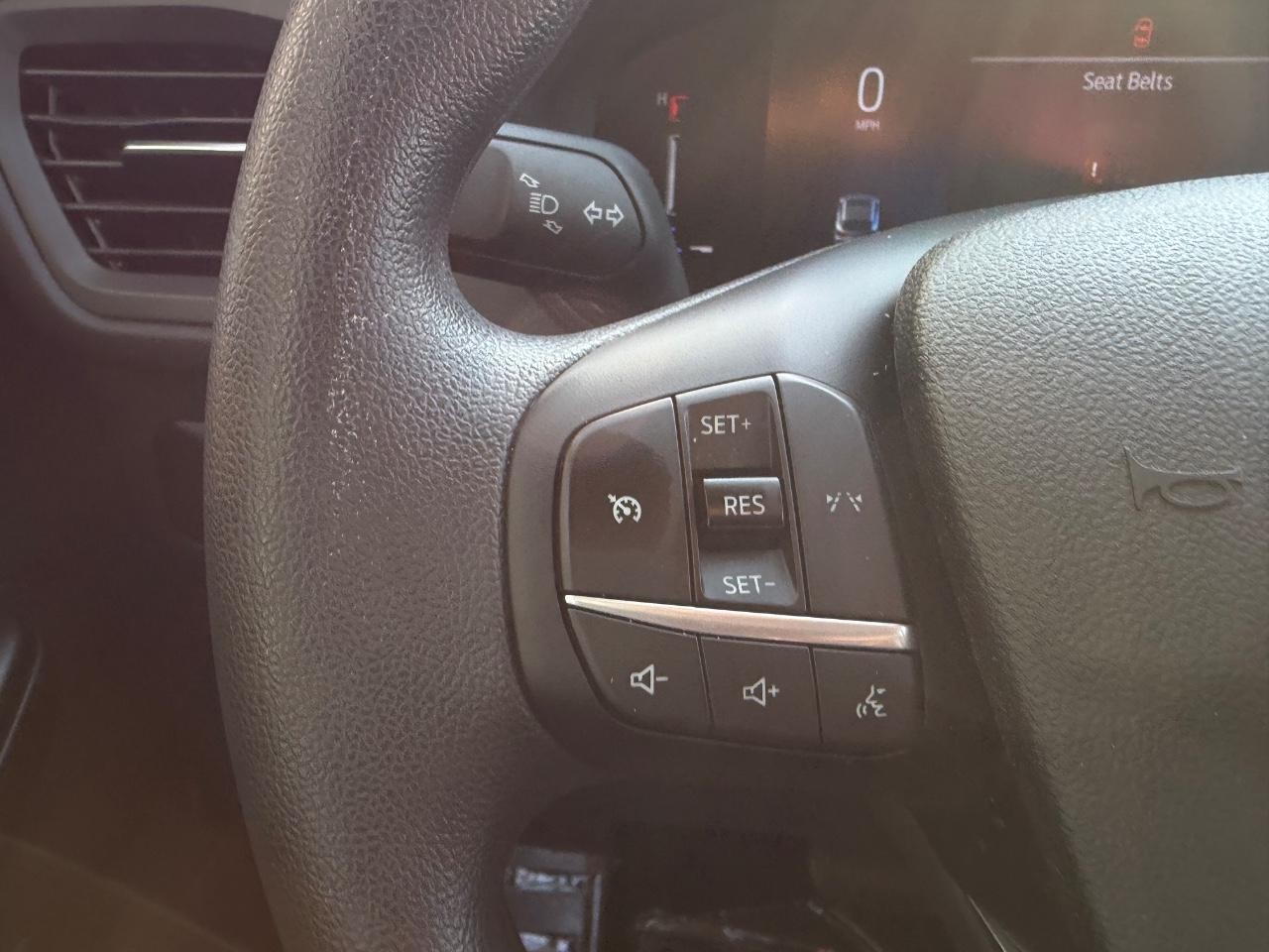 Ford Escape Vehicle Full-screen Gallery Image 12