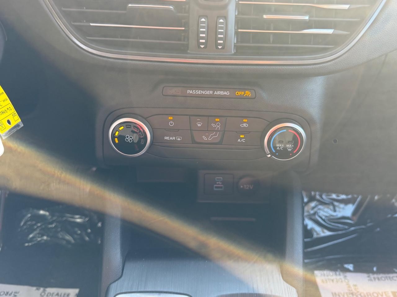 Ford Escape Vehicle Full-screen Gallery Image 15
