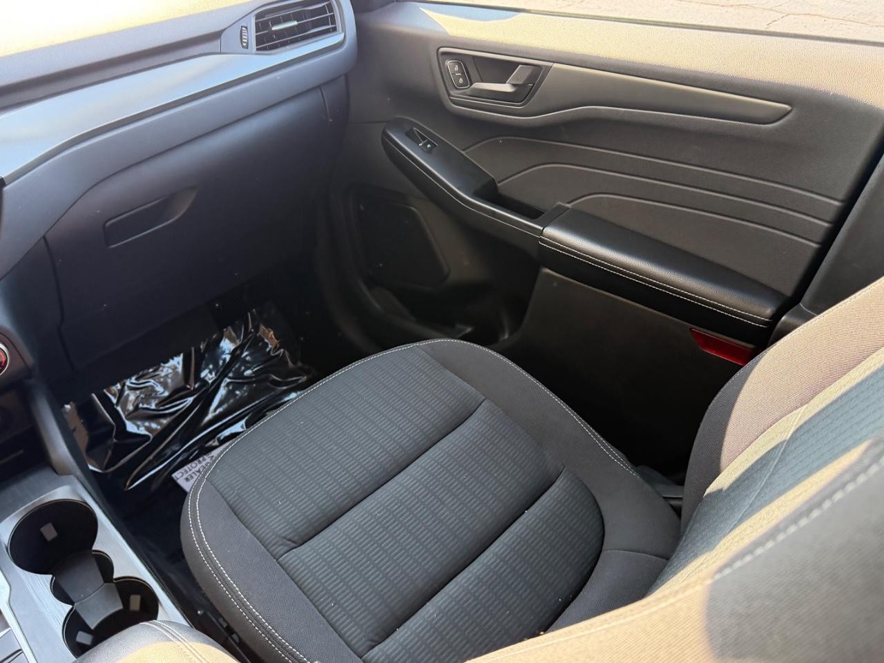 Ford Escape Vehicle Full-screen Gallery Image 17